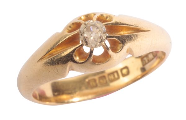 AN OLD CUT DIAMOND BELCHER RING