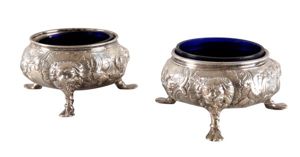 A PAIR OF GEORGE III IRISH BRITANNIA STANDARD SILVER SALTS