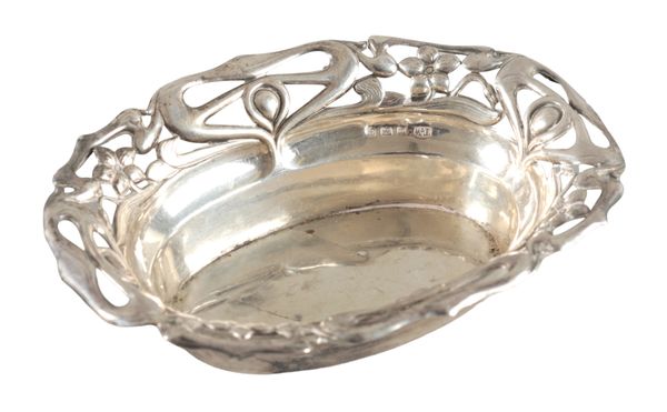 AN EDWARD VII SILVER OVAL PIN DISH