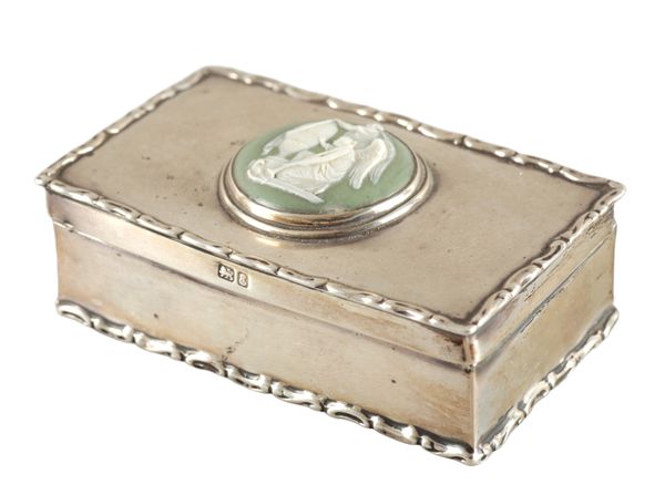 A GEORGE V SILVER TRINKET BOX