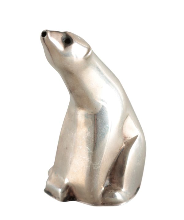 AN EARLY 20TH CENTURY NORWEGIAN STERLING SILVER POLAR BEAR PEPPERETTE