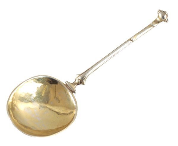 A 17TH CENTURY CONTINENTAL GILT WHITE METAL SPOON