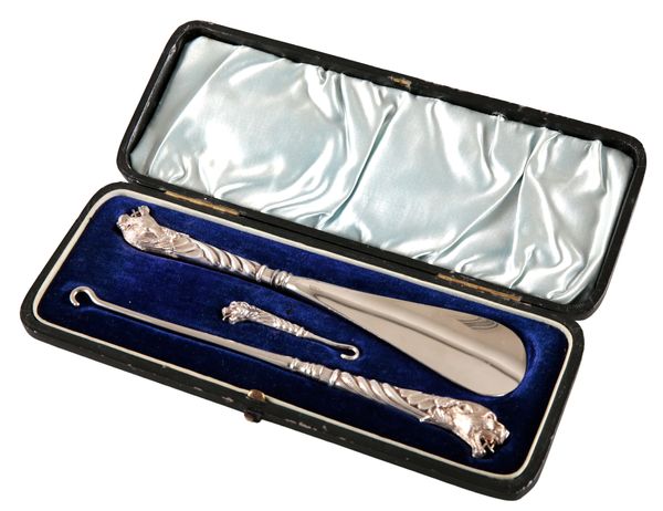 A GEORGE V SILVER THREE PIECE SHOE HORN AND BUTTON HOOK SET