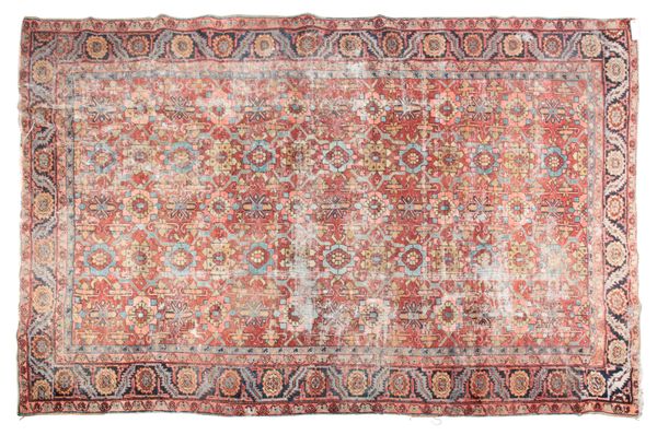 AN ANTIQUE PERSIAN HERIZ CARPET