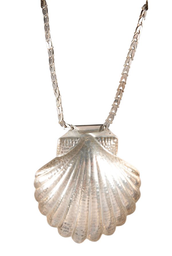 A CONTINENTAL SILVER SCALLOP SHELL TASTE DU VIN