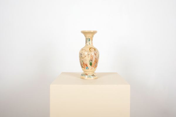 AN EARLY 20TH CENTURY JAPANESE SATSUMA POTTERY VASE