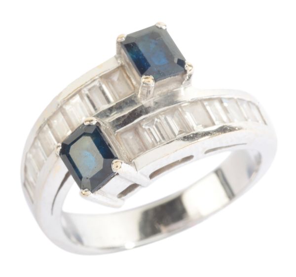 A SAPPHIRE AND DIAMOND TOI-ET-MOI RING