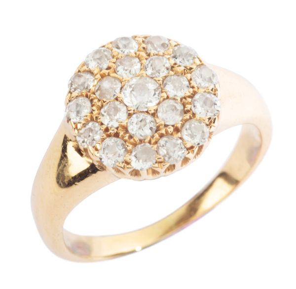 A DIAMOND CLUSTER RING
