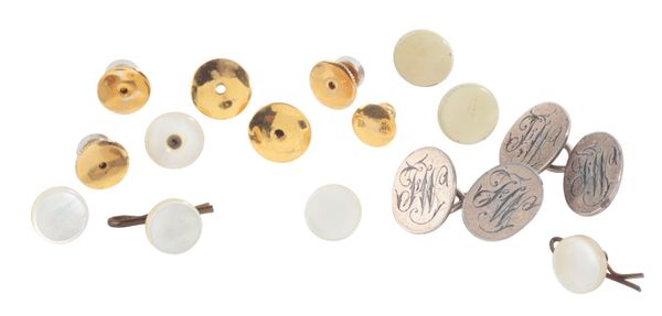 A MIXED LOT OF CUFFLINKS & DRESS STUDS