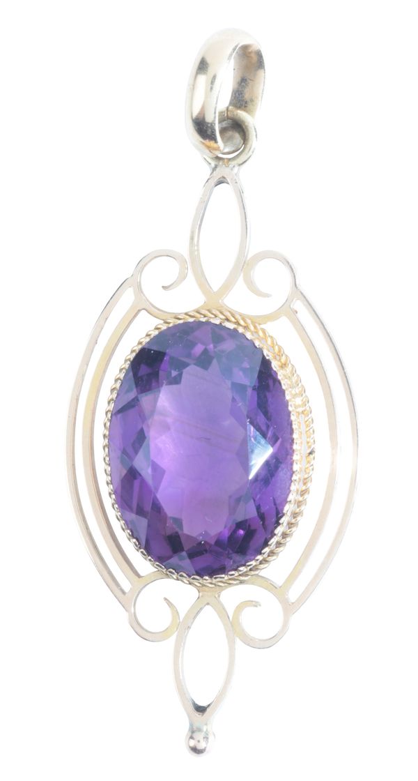 AN AMETHYST PENDANT