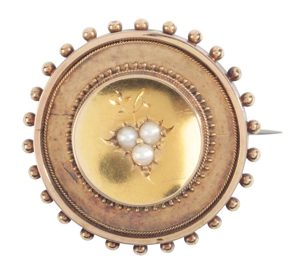 AN ETRUSCAN REVIVAL BROOCH