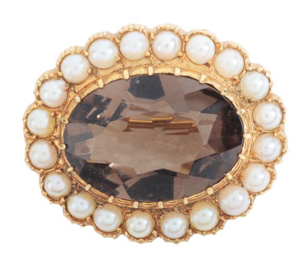 A SMOKY QUARTZ AND PEARL CLUSTER BROOCH