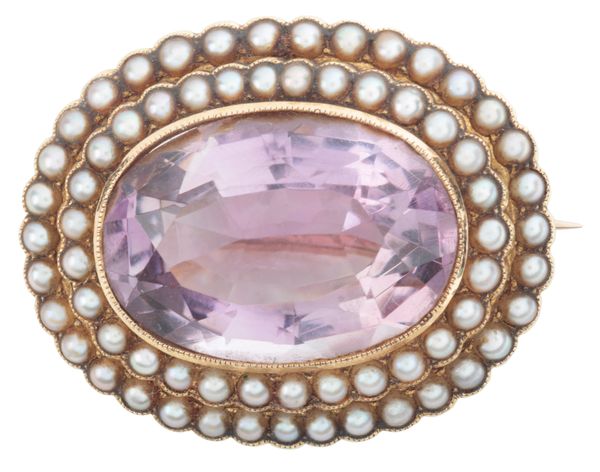 AN AMETHYST AND PEARL BROOCH