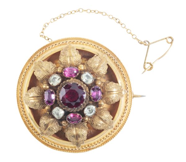 AN ANTIQUE GEM-SET MOURNING BROOCH