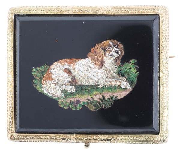 AN ANTIQUE MICRO MOSAIC BROOCH