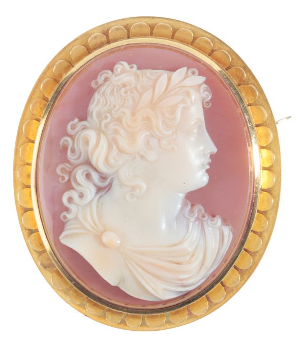 A FINE ANTIQUE CARNELIAN CAMEO BROOCH