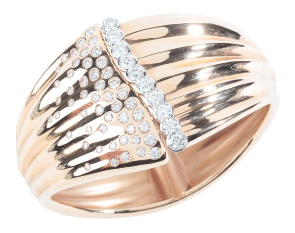 A HINGED DIAMOND BANGLE