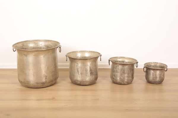 FOUR WHITE METAL PLANTERS WITH HAMMERED EXTERIORS AND RING HANDLES