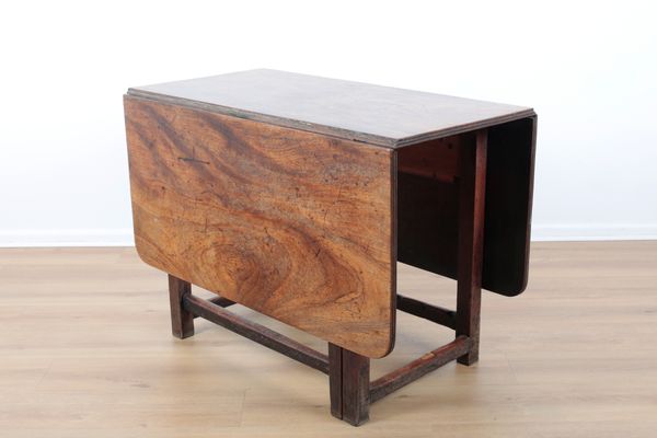 A PROVINCIAL MAHOGANY DROP-LEAF GATELEG TABLE