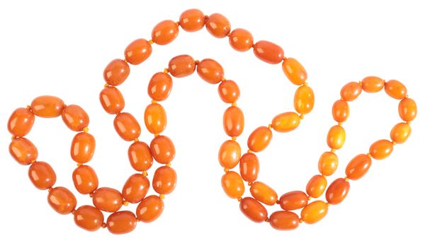 A LARGE AMBER NECKLACE