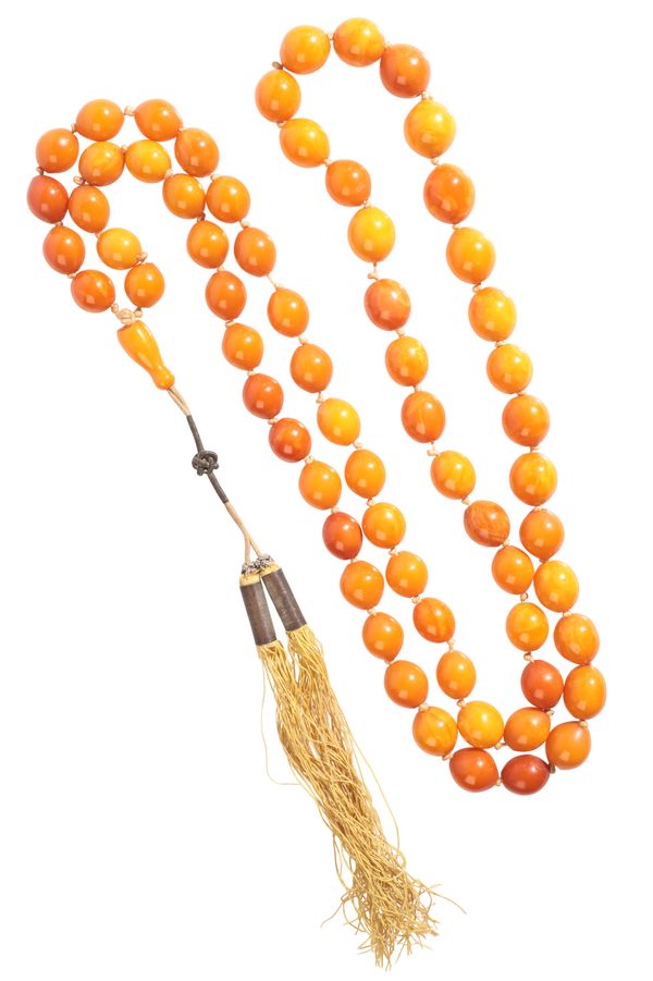 AN AMBER NECKLACE