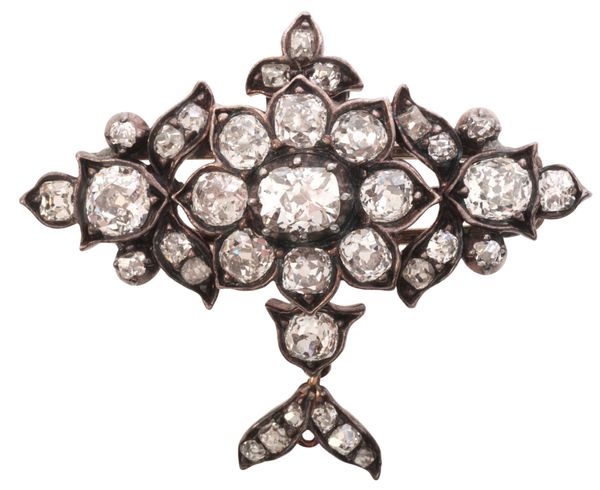 AN ANTIQUE DIAMOND BROOCH / PENDANT