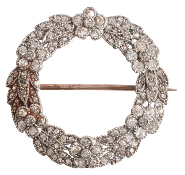 A DIAMOND WREATH BROOCH