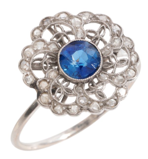 A SAPPHIRE AND DIAMOND CLUSTER RING