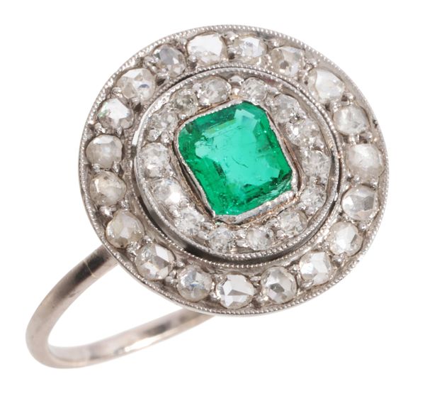 AN EMERALD AND DIAMOND CLUSTER RING