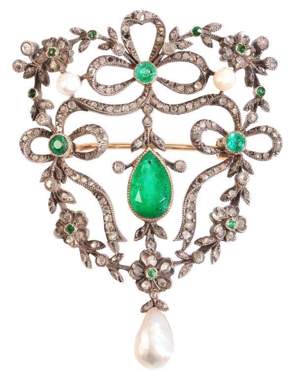 AN ANTIQUE EMERALD, DIAMOND AND PEARL BROOCH