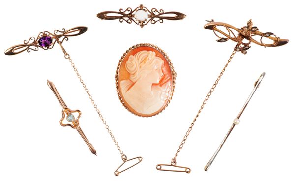 A COLLECTION OF BAR BROOCHES