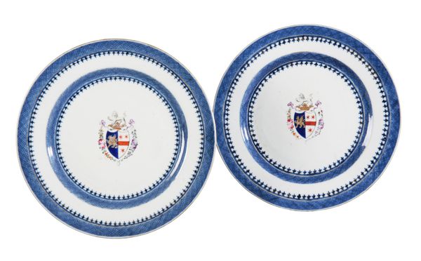 A PAIR OF CHINESE EXPORT PORCELAIN ARMORIAL PLATES