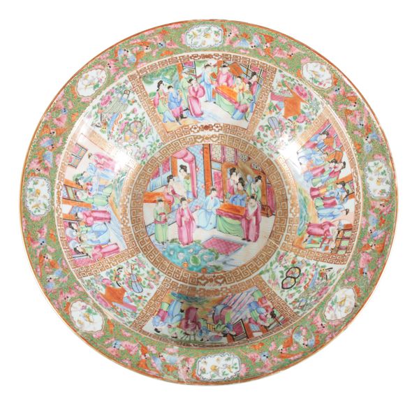 A CHINESE EXPORT PORCELAIN FAMILLE ROSE BASIN