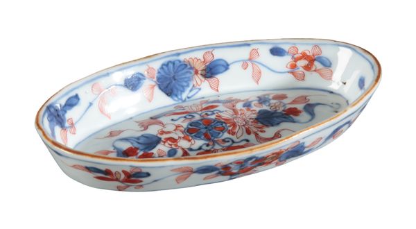 A CHINESE PORCELAIN IMARI SPOON TRAY