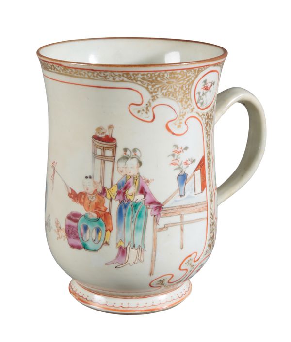 A CHINESE EXPORT PORCELAIN MUG