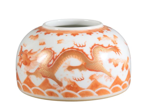 A CHINESE PORCELAIN BRUSH POT