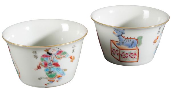 A PAIR OF CHINESE PORCELAIN QIANJIANG TEA BOWLS