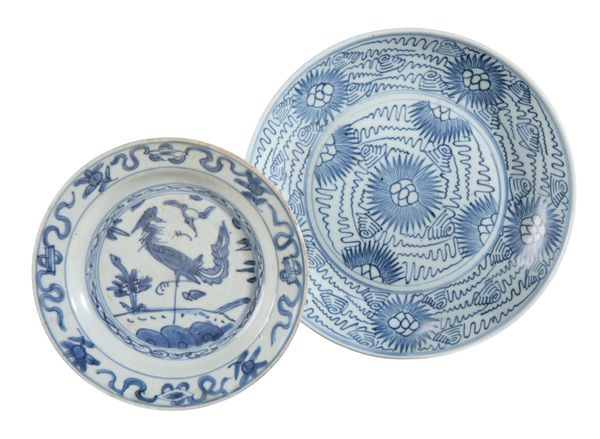 A CHINESE BLUE AND WHITE 'SWATOW' WARE PLATE