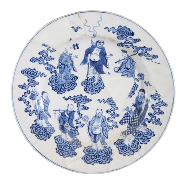 A CHINESE PORCELAIN BLUE AND WHITE 'EIGHT IMMORTALS' PLATE