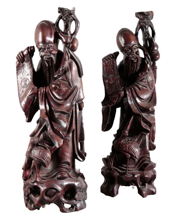 A PAIR OF CHINESE CARVED WOOD FIGURES OF SHOULAO