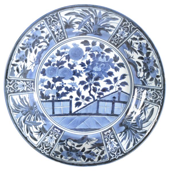 A LARGE JAPANESE BLUE AND WHITE KRAAK CHARGER