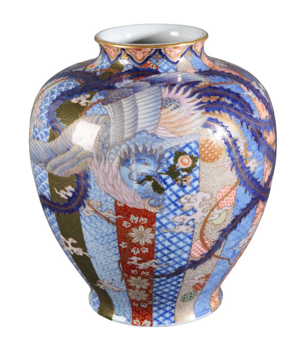 AN IMPRESSIVE JAPANESE PORCELAIN IMARI VASE BY FUKAGAWA