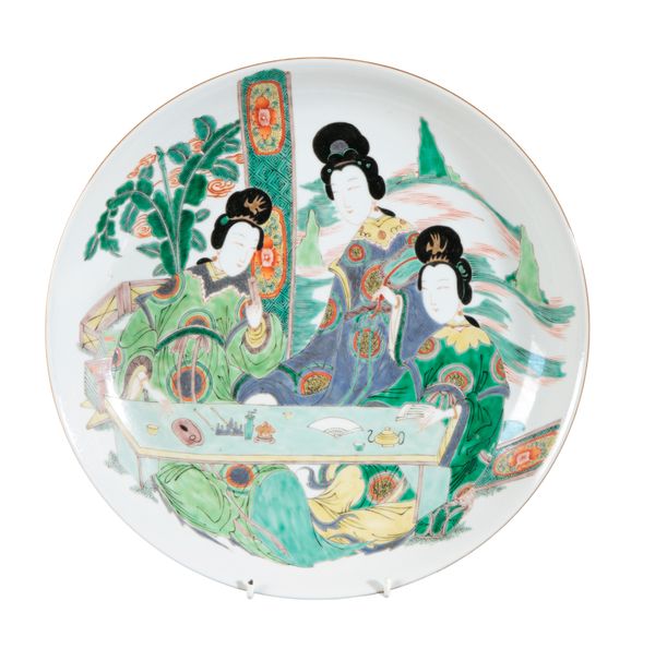 A CHINESE PORCELAIN FAMILLE VERTE CHARGER