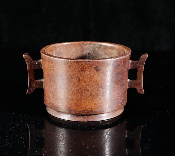 A CHINESE BRONZE VESSEL