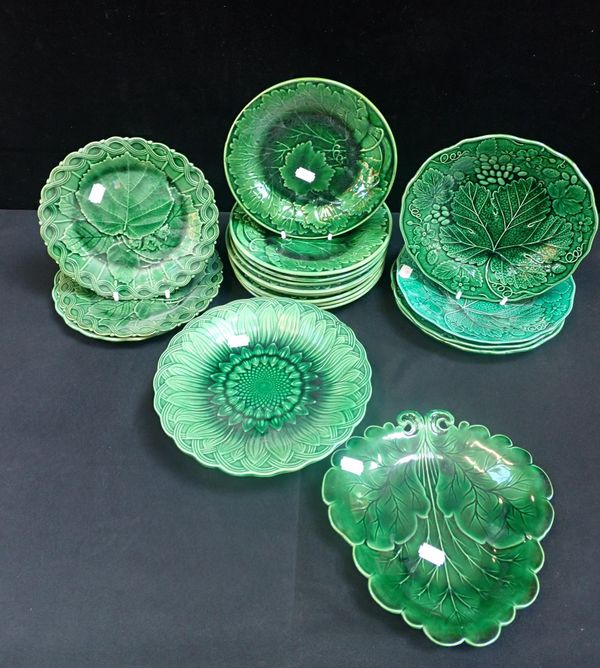 A COLLECTION OF VICTORIAN AND LATER LEAF PLATES