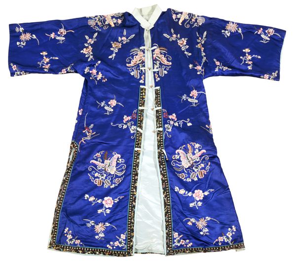 A CHINESE LADIES BLUE SILK ROBE