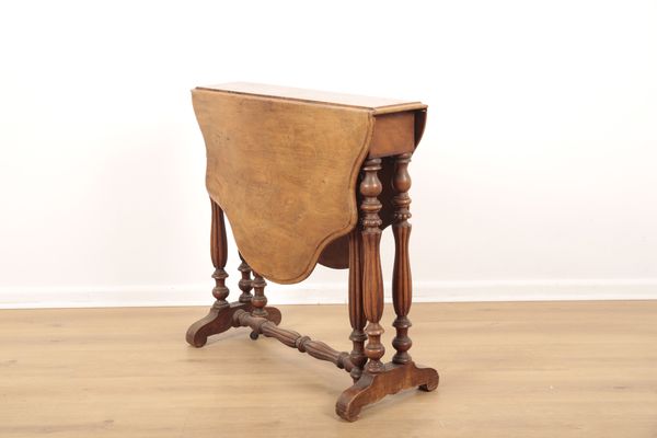 A MAHOGANY SUTHERLAND TABLE