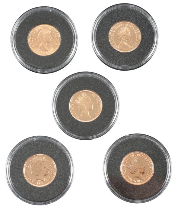 A SET OF FIVE QUEEN ELIZABETH II GOLD SOVEREIGNS