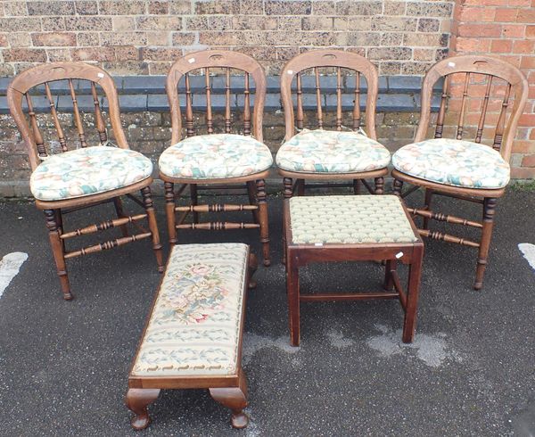 FOUR LATE 19th CENTURY AMERICAN STYLE OAK DINING CHAIRS