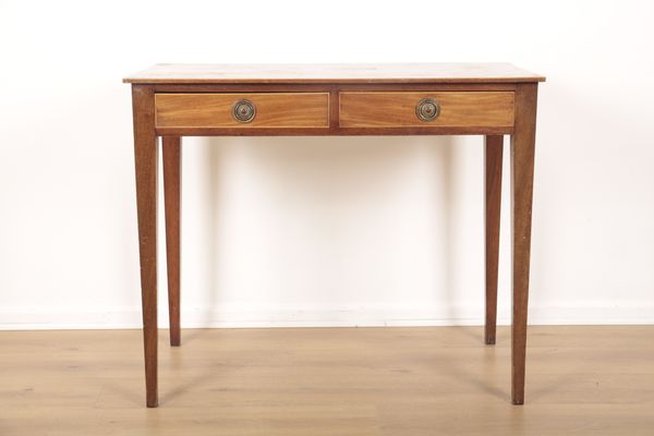 A MAHOGANY AND SATINWOOD SIDE TABLE